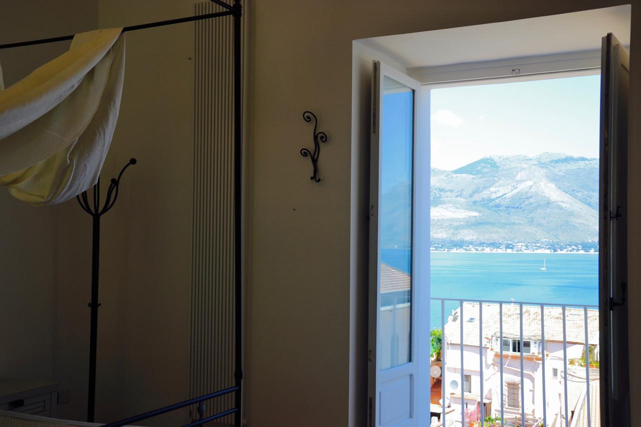 Bed and Breakfast Il Bottone Al Duomo Гаета Екстер'єр фото