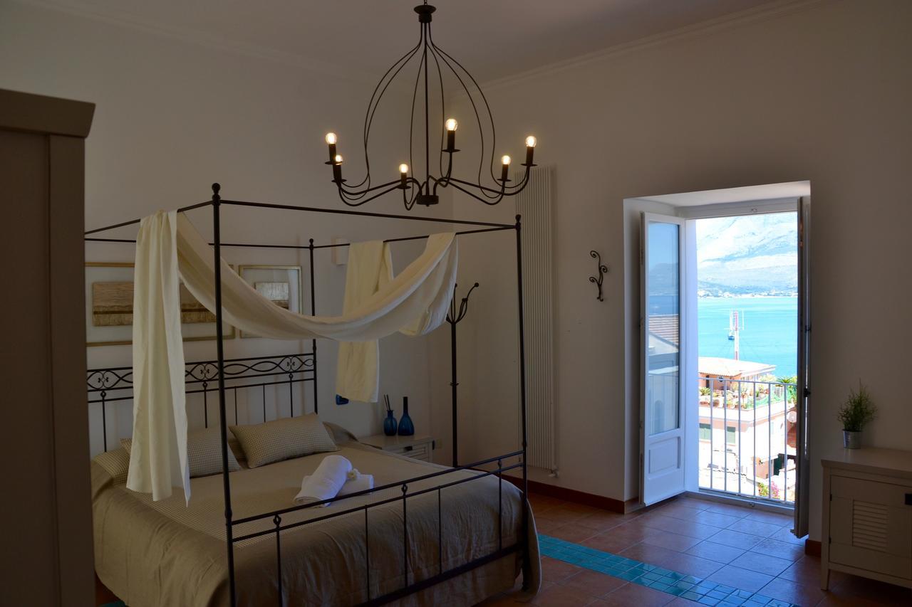 Bed and Breakfast Il Bottone Al Duomo Гаета Екстер'єр фото